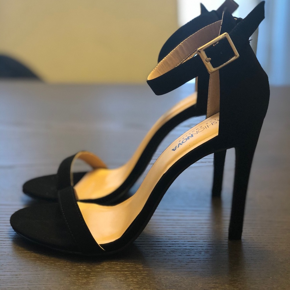 Brand new never worn before Fashion Nova heels
